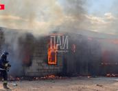 Пожарные ликвидируют возгорание жилого дома в Псковском районе