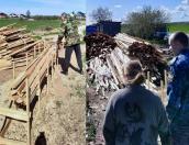 Псковские приставы помогли заготовить дрова для матери мобилизованного