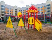 Более 40 детских площадок установили в Пскове в 2022 году