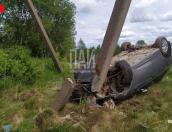 Автомобиль протаранил опору ЛЭП в Великолукском районе