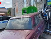 Пенсионерка в Великих Луках сбила двух девушек и врезалась в водомат