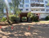 Начался ремонт двора на улице Западной в Пскове