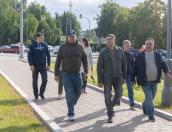 Губернатор оценил новые детские площадки в Пскове и ход строительства дома на улице Петровской