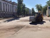 Дорогу ремонтируют на улице Карла Либкнехта в Великих Луках