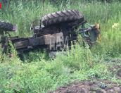 Трактор вылетел в кювет в Псковском районе
