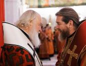 Патриарх Кирилл вручил памятную панагию митрополиту Тихону 