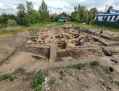 Монастырский некрополь обнаружили археологи у бассейна в Пскове