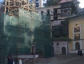 Реставраторы проводят в Печорах ремонт часов Большой звонницы