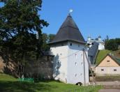 Башню Нижних решёток реставрируют в Псково-Печерском монастыре
