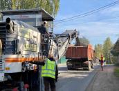 Дорогу ремонтируют на улице Льва Толстого в Пскове