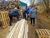 Осуждённые исправительного центра в Великих Луках построили вольеры для бездомных животных