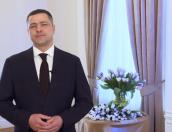 Михаил Ведерников поздравил жительниц Псковской области с 8 Марта