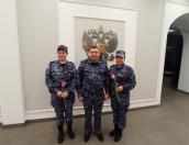 Псковские росгвардейцы поздравили женщин с 8 Марта