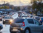 Огромная пробка образовалась в центре Пскова из-за ДТП