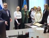 Губернатор Псковской области показал школьникам свой кабинет и рассказал о звонках президента