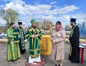 Освящение начала строительства храма Святых Жён-Мироносиц состоялось в Псковском районе