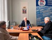 Пскович обратился к Александру Котову с просьбой принять меры к регоператору за скопление мусора во дворах