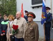 Депутаты Псковской городской Думы возложили цветы к мемориальной доске Михаилу Минину