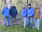В канун Дня Победы сотрудники завода «Титан-Полимер» благоустроили воинское захоронение в Псковском районе