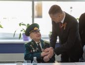 Михаил Ведерников поздравил с Днём Победы постояльцев социального городка