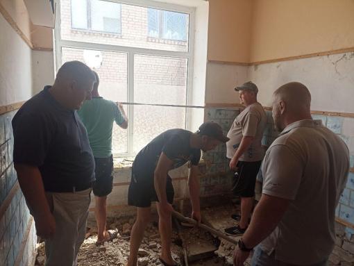 Псковичи отремонтируют санузлы в одной из школ в Херсонской области