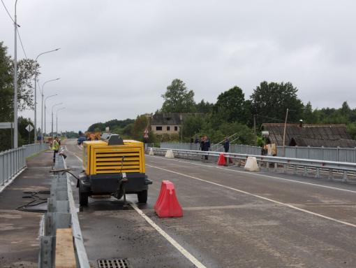 Капремонт моста через реку Пенную завершают в Островском районе