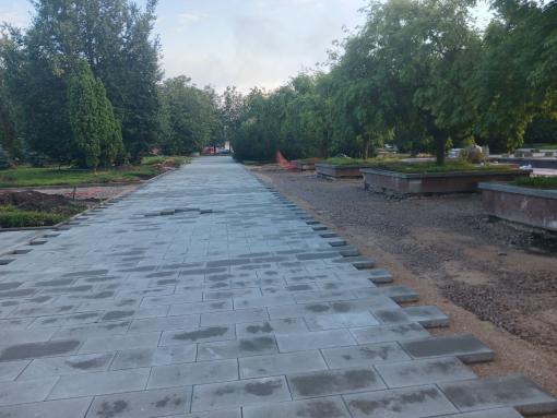 Продолжается благоустройство сквера у гостиницы «Рижская» в Пскове