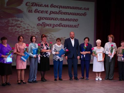 Работников дошкольных учреждений поздравил Борис Елкин в преддверии праздника