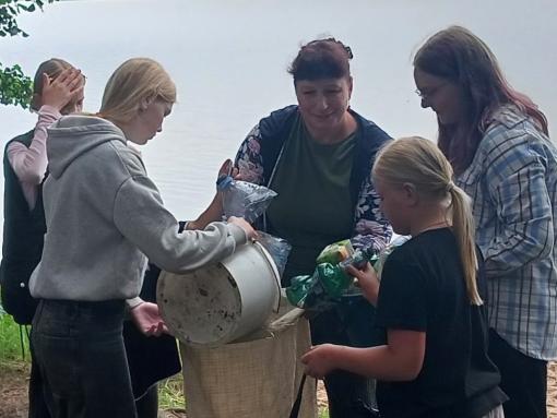 Более 70 км береговой линии водоёмов Псковской области очистили от мусора волонтёры