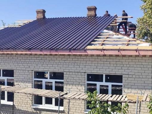 Псковские строители продолжают ремонтировать детский сад в Херсонской области