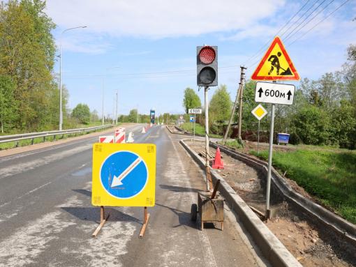 В Псковской области ведутся масштабные работы по обустройству тротуаров и уличного освещения