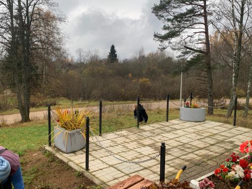 Территорию братского захоронения благоустроили в Себежском районе