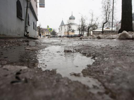 Как обезопасить себя во время гололёда, рассказал врач