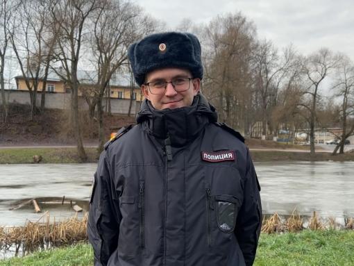 Пушкиногорский полицейский номинирован на «Народное признание» за спасение провалившейся в полынью собаки