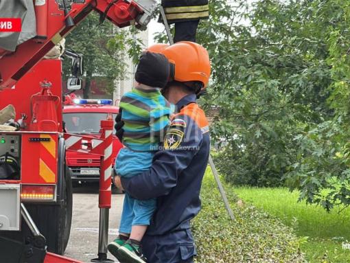 Спасателей наградят за ликвидацию последствий взрыва газа в Великих Луках