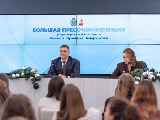 Юные журналисты в деле: самые запоминающиеся кадры пресс-конференции с губернатором