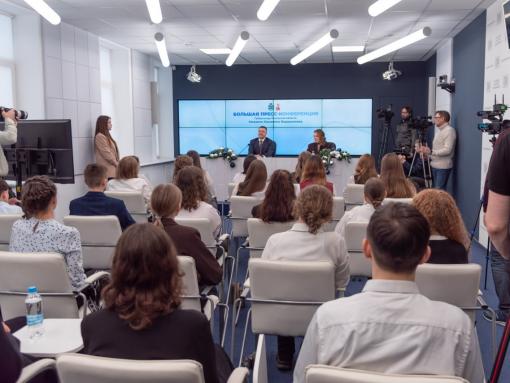 Юные журналисты Псковской области получили пятёрку от губернатора на большой пресс-конференции