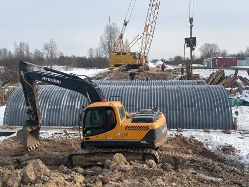 В Псковском районе продолжается капремонт моста через реку Олешенку