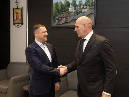 Михаил Ведерников и Александр Карелин обсудили перспективы развития боевых искусств в Псковской области