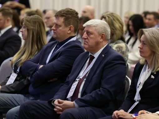 Сенатор Алексей Наумец отметил важность братства на фронте и в тылу