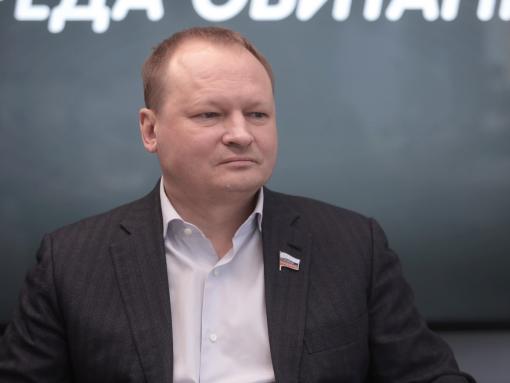 Депутат Антон Мороз заявил, что процесс его вливания в коллектив гордумы занял одну секунду