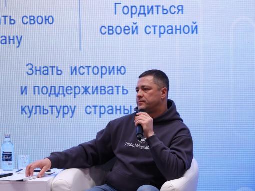 Псковский губернатор предупредил школьников об опасности ИИ