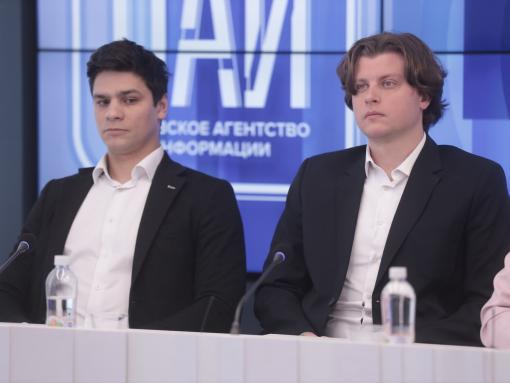 «Видно горящие глаза»: олимпийские чемпионы оценили уровень подготовки юных пловцов на мастер-классе в Пскове
