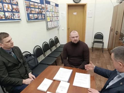 Участник программы «Герои земли Псковской» Дмитрий Чепюк посетил избирательную комиссию региона