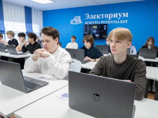 Школьники Пскова примерили роль избирателей в игре-симуляторе про выборы