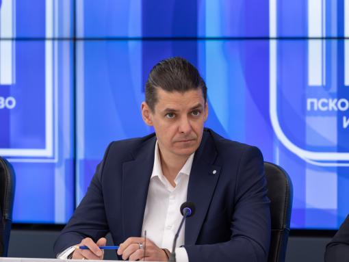 Как нейросети Сбера помогали создать новое мультимедийное шоу, рассказал Владимир Компаниец