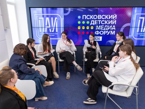 За кадром медиацеха: участникам детского медиафорума показали процесс создания контента