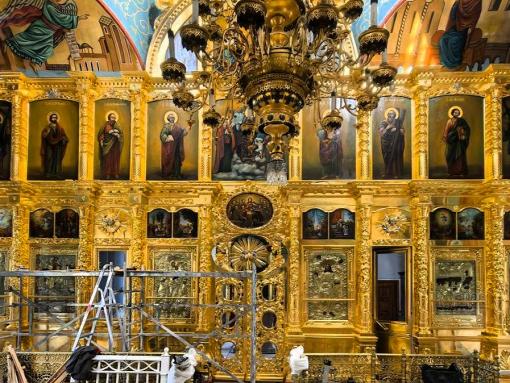 Отреставрированные царские врата иконостаса церкви Сорока Севастийских Мучеников установили в Печорах