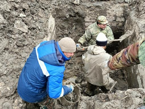 Останки более ста советских солдат подняли поисковики на «Вахте Памяти» в Псковском районе