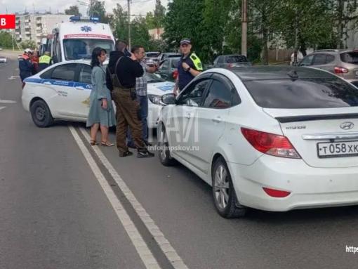 Ребёнок попал под колёса автомобиля на улице Коммунальной в Пскове